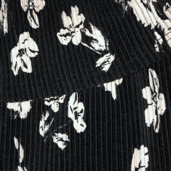 Ricki’s black & white floral off-shoulder top NWT - Picture 5 of 5